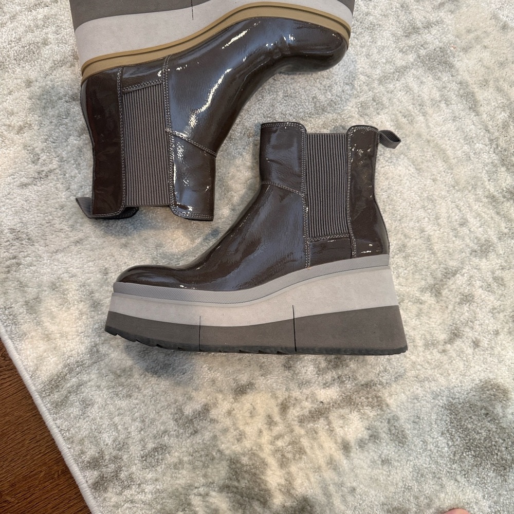 NEW!! Naked Feet Glossy Brown Ankle Boots GUILD IN MUD PLATFORM - Picture 6 of 12